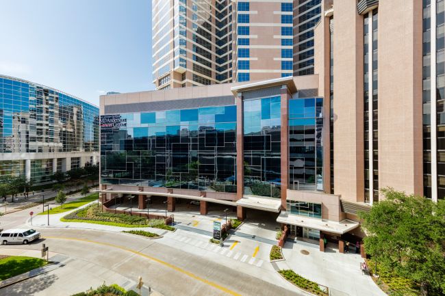External view of the Pavilion of the MD Anderson entrance
