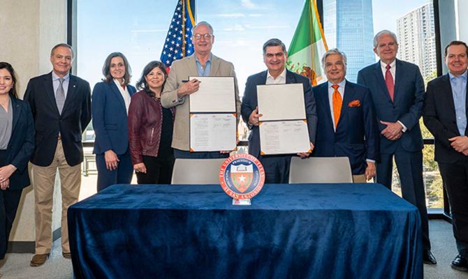 Tec de Monterrey delegation learned more about UTSA’s integration with UT Health San Antonio. They also met with UTSA researchers to discuss joint programming and opportunities for collaboration in core labs at both institutions.