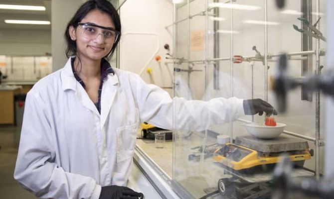 Female lab scientist working in the lab