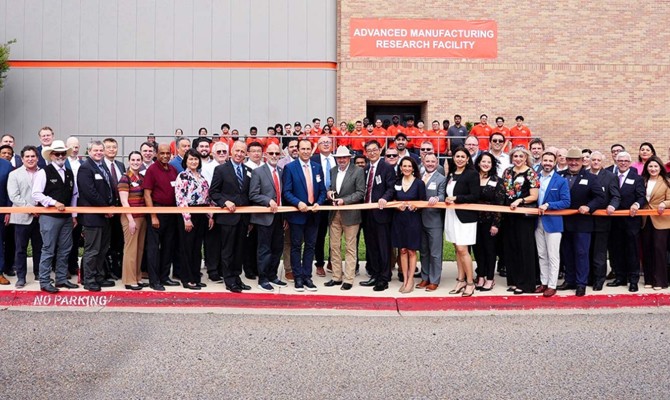100 people joined the ribbon-cutting ceremony of new Advanced Manufacturing Research Facility (AMRF), marking a new era in research and development collaboration. (Photo by Jesús Alférez)