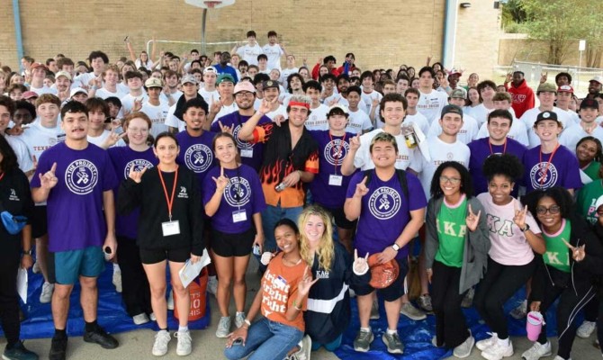 Students pose while volunteering