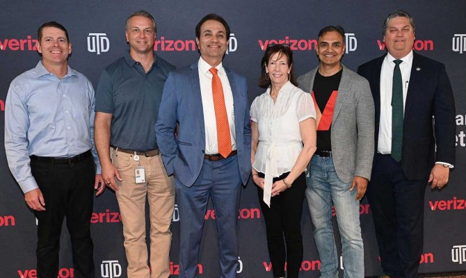 UT Dallas leadership and Verizon executives posing for a photo